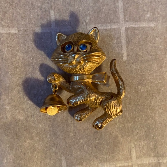 Avon Jewelry - Cat pin with bell